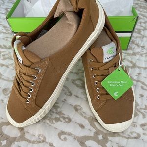 CARUMA MENS SNEAKERS- NWT